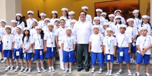 Recibe Javier Duarte a niños ganadores del XXXVII Concurso de Pintura El niño y la Mar
