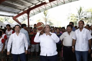 Inaugura el gobernador Domo Multifuncional del parque ecológico de la región 247 en Cancún