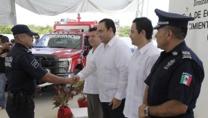 Entrega el gobernador de Quintana Roo equipamiento al cuerpo de Bomberos en Solidaridad