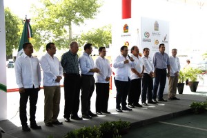 Inaugura el gobernador de Quintana Roo Domo Deportivo  del parque Benito Juárez