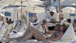Impulsa SEDETUR la profesionalización turística en playas de Cancún