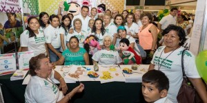 Constatan servicios gobierno de Yucatán Expo Adulto Mayor 2014