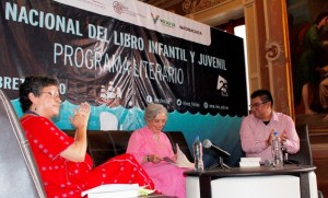 Cálido recibimiento a Poniatowska en la Feria del Libro en Xalapa