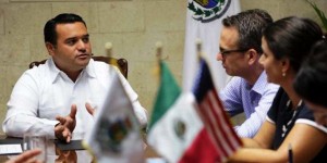 El Alcalde de Mérida se reúne con diplomáticos estadounidenses