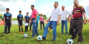 Inaugura alcalde de Centro Torneo de Fútbol de 3ª División
