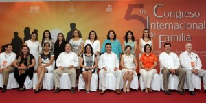 Asiste Mariana Zorrilla de Borge al V Congreso Internacional de Familia de Colima