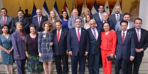 Informa gobernador Javier Duarte a embajadores y cónsules de los avances en organización de los JCC