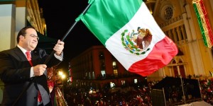 Encabeza Javier Duarte el Grito de Independencia ante miles de veracruzanos