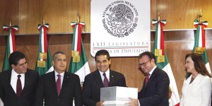 Entrega Luis Videgaray Paquete Económico 2015 al Congreso