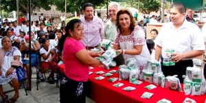 DIF Yucatán entrega paquetes de semillas a pobladores de Hunucmá