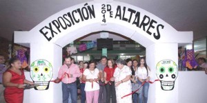 Inaugura alcaldesa de Teapa Elda Llergo Altares del Día de Muertos