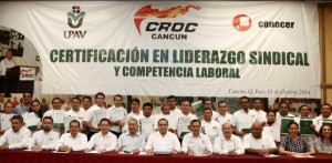 Entrega el gobernador de Quintana Roo certificados en competencia laboral a trabajadores de la CROC