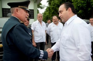 Asiste el gobernador de Quintana Roo a la toma de posición del nuevo comandante de la 34 zona militar