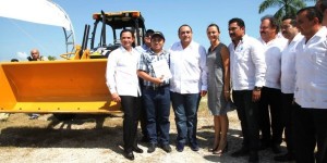 Entrega el gobernador Roberto Borge maquinaria e insumos a productores agrícolas de 5 municipios