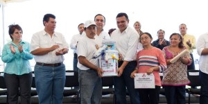 Arranca el gobernador de Yucatán, programa «Pintando tu bienestar»