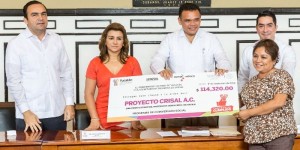 Entregan apoyo económico a organizaciones civiles de Yucatán