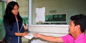 Amplía Centro periodo de entrega de apoyo a estudiantes