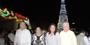Encienden Núñez y Bertruy, el alumbrado navideño de la capital de Tabasco