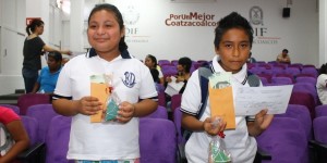 Llegan chamarras a niños de los Centros de Atención Múltiple en Yucatán
