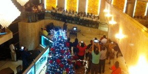 El coro infantil del Instituto Tabasco, enciende la navidad en el Hilton