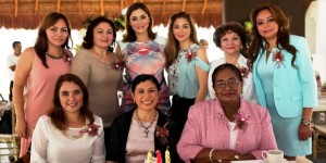 Festeja Mariana Zorrilla de Borge a damas voluntarias con desayuno navideño