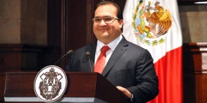 Anuncia Javier Duarte eliminación del cobro de la tenencia vehicular