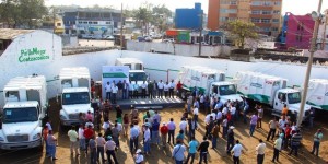 Entrega Alcalde de Coatzacoalcos siete camiones para Limpia Pública