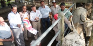 Cumplen gobierno municipal de Paraiso y federal con productores primarios