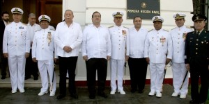 Entrega gobernador Javier Duarte Medalla Veracruz al almirante Pedro García Valerio