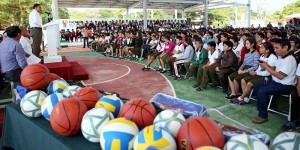 Entregan modernas instalaciones deportivas en Yucatán