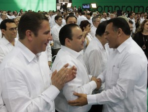 Asiste el gobernador Roberto Borge al II Informe de gobierno de Rolando zapata bello en Yucatán