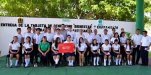 Estudiantes de COBAQROO reciben Tarjeta de Bienestar y equipamiento por 43 millones de pesos