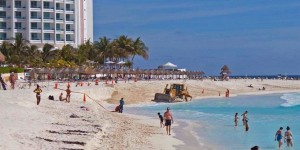 Mantienen nivelación de playas en Cancún: SINTRA