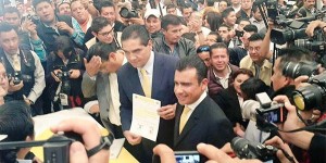 Silvano Aureoles se registra como precandidato al gobierno de Michoacán