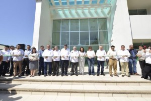 Inaugura el gobernador Arturo Núñez edificio multifuncional en la UJAT