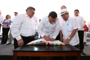 Entregan bonos de vivienda rural a familias de 12 municipios en Yucatán