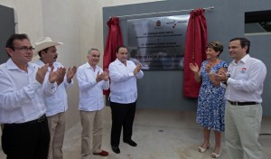Inauguran Roberto Borge y Mercedes Juan Centro de Salud  en la Delegación Alfredo V Bonfil de Cancún