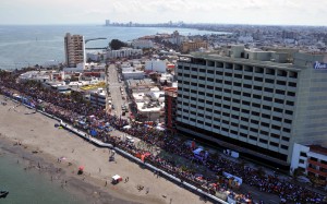Presencian miles de personas Tercer Gran Desfile de Carnaval 2015