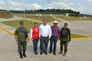 Recorre gobernador Javier Duarte instalaciones del nuevo Cuartel Militar de Tempoal