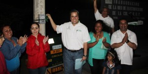 Inaugura Alcalde de Coatzacoalcos electrificación y arranca reencarpetado en el poniente de la ciudad