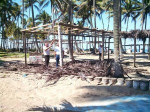 Mantiene Ayuntamiento de Paraíso programa de limpieza permanente en playas