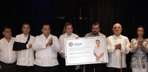 Asiste el gobernador de Quintana Roo al homenaje póstumo a Roberto Cintrón