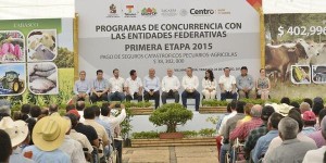 Cumplen gobierno Federal y Estatal entrega de apoyos al campo de Tabasco: Arturo Núñez