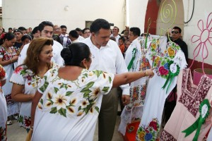 Artesanos de Yucatán reciben apoyos para impulsar su producción