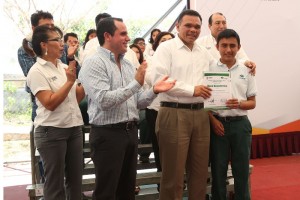 Becas económicas fortalecen educación de calidad en Yucatán