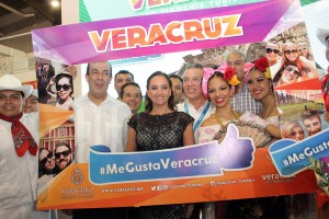 Claudia Ruiz Massieu visita stands de Veracruz en el Tianguis Turístico Acapulco 2015