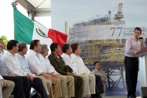 Acompaña Javier Duarte a Enrique Peña Nieto en el 77 aniversario de la Expropiación Petrolera
