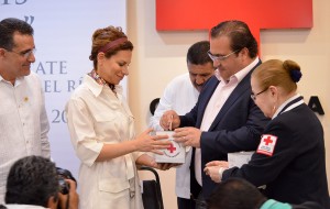 Encabezan Javier Duarte y Karime Macías inicio de la Colecta 2015 de la Cruz Roja, en Veracruz