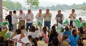 Entregan Javier Duarte y David Korenfeld obras de reconstrucción y desazolve en Misantla