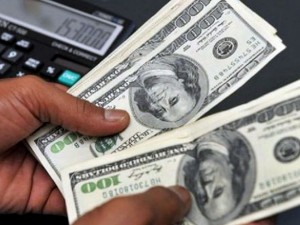 El Dólar a la venta en bancos por debajo de los 15 pesos